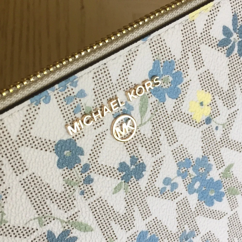 Michael Kors Vanilla, Luggage Clutch, Wristlet
